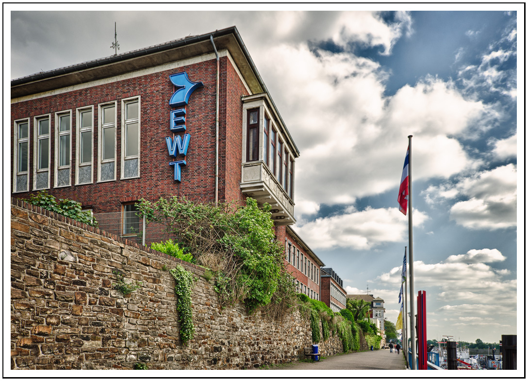 EWT Schiffahrtsgesellschaft Spedition Duisburg Logistik Binnenschifffahrt Ruhrort NRW
